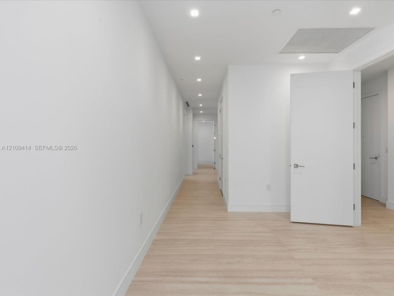 2411 Laguna Circle , Unit 3101, North Miami, FL 33181 Photo