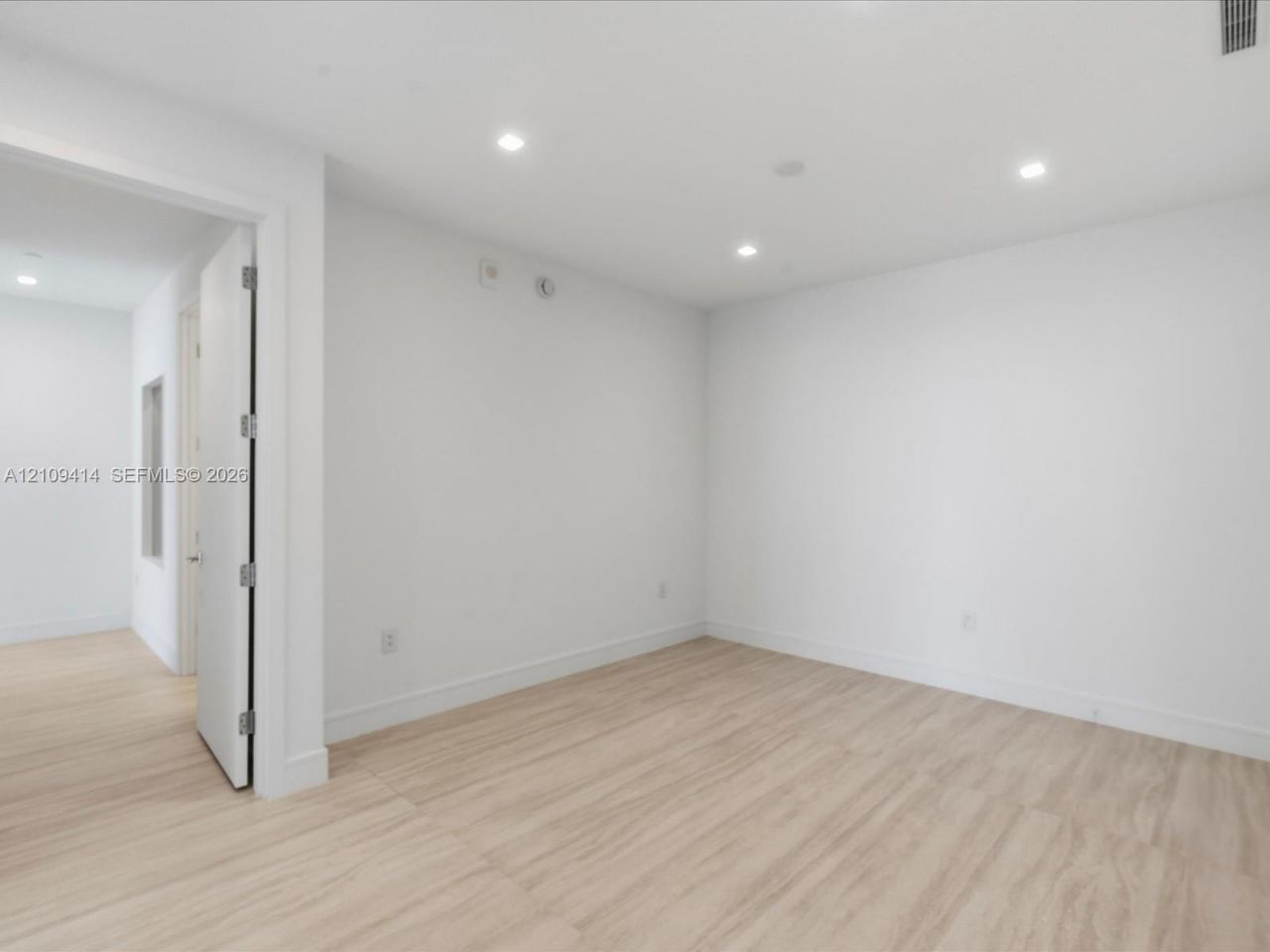 2411 Laguna Circle , Unit 3101, North Miami, FL 33181 Photo