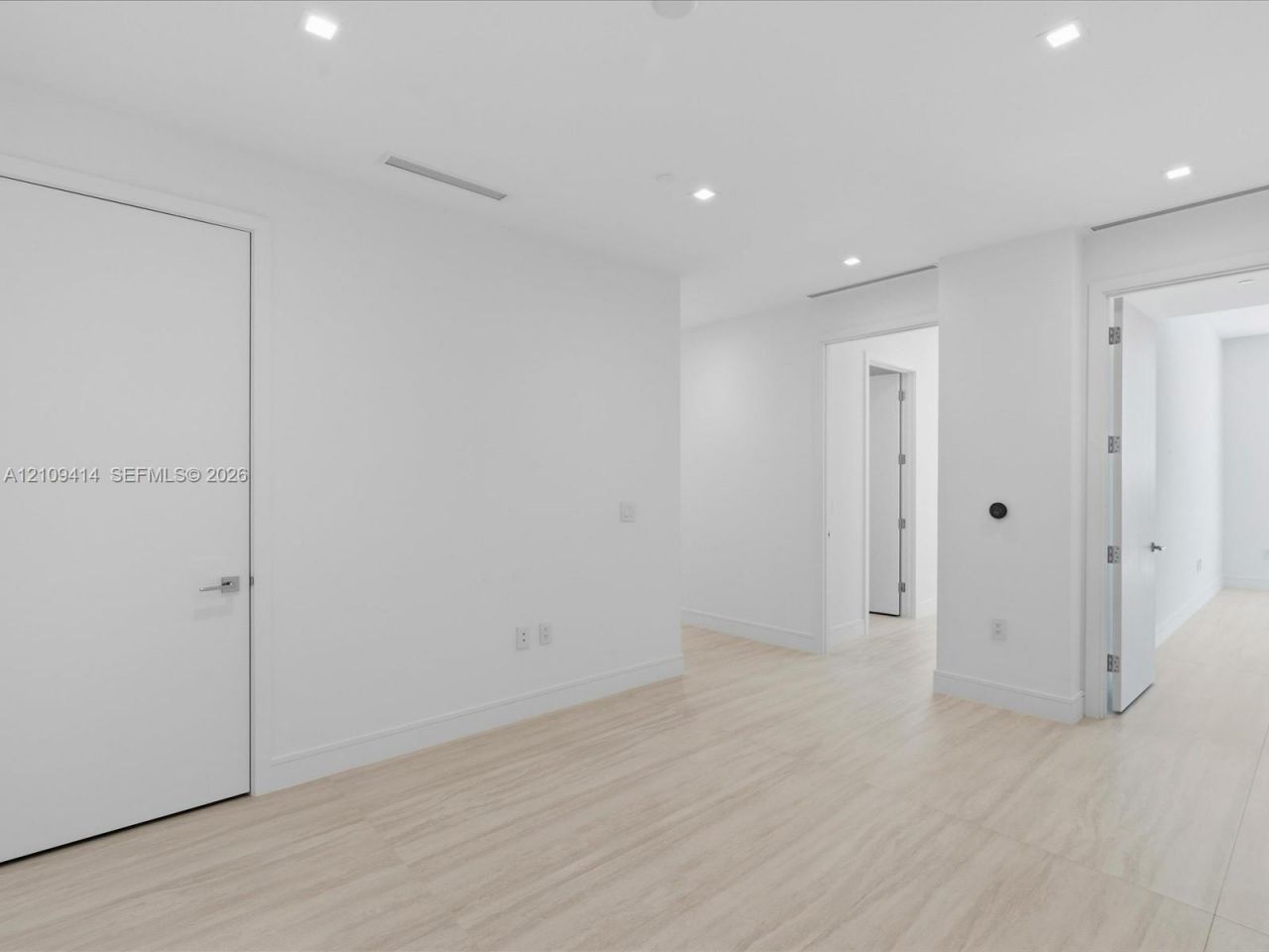 2411 Laguna Circle , Unit 3101, North Miami, FL 33181 Photo