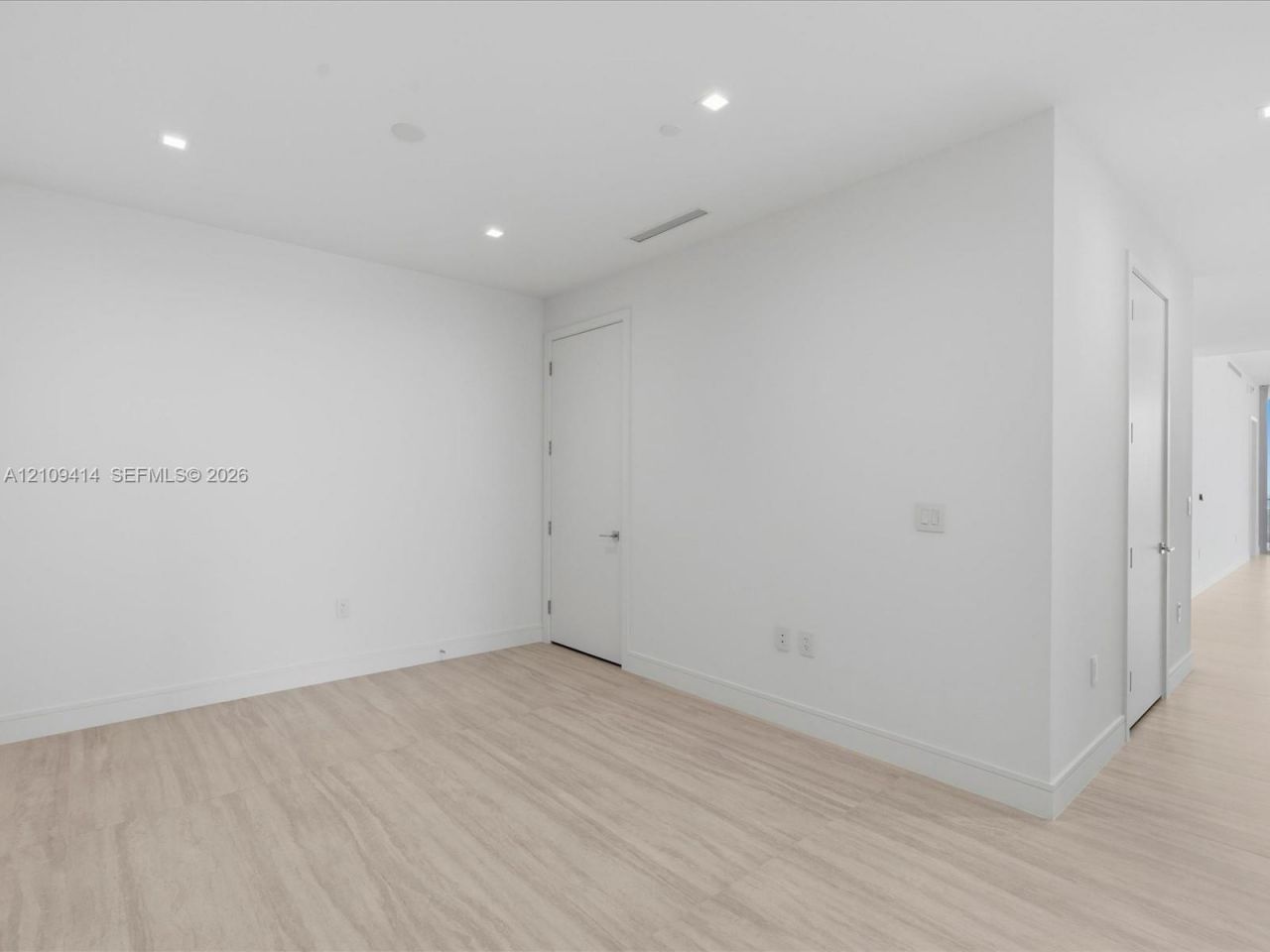 2411 Laguna Circle , Unit 3101, North Miami, FL 33181 Photo