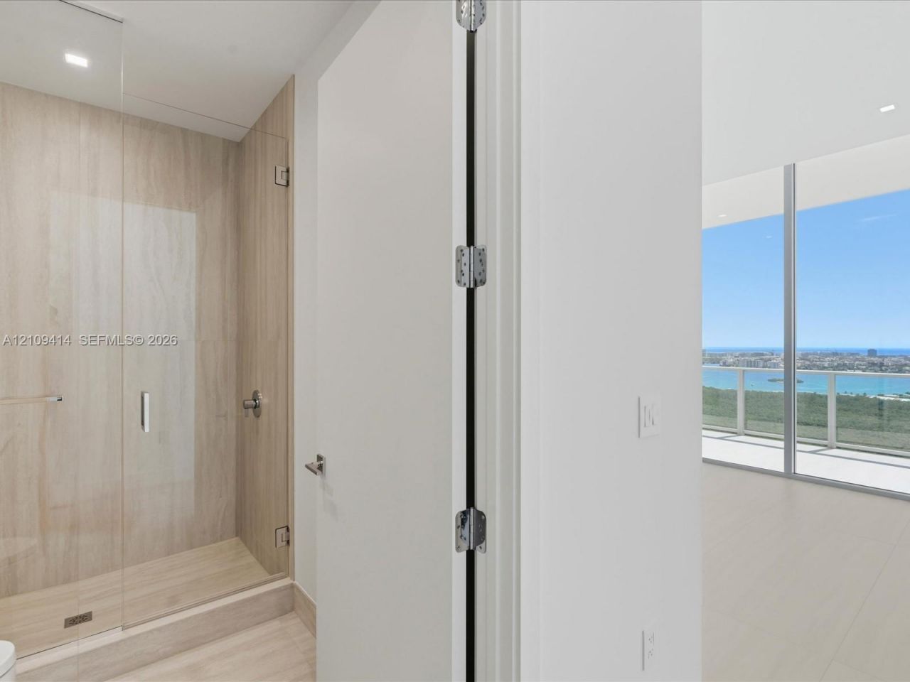 2411 Laguna Circle , Unit 3101, North Miami, FL 33181 Photo
