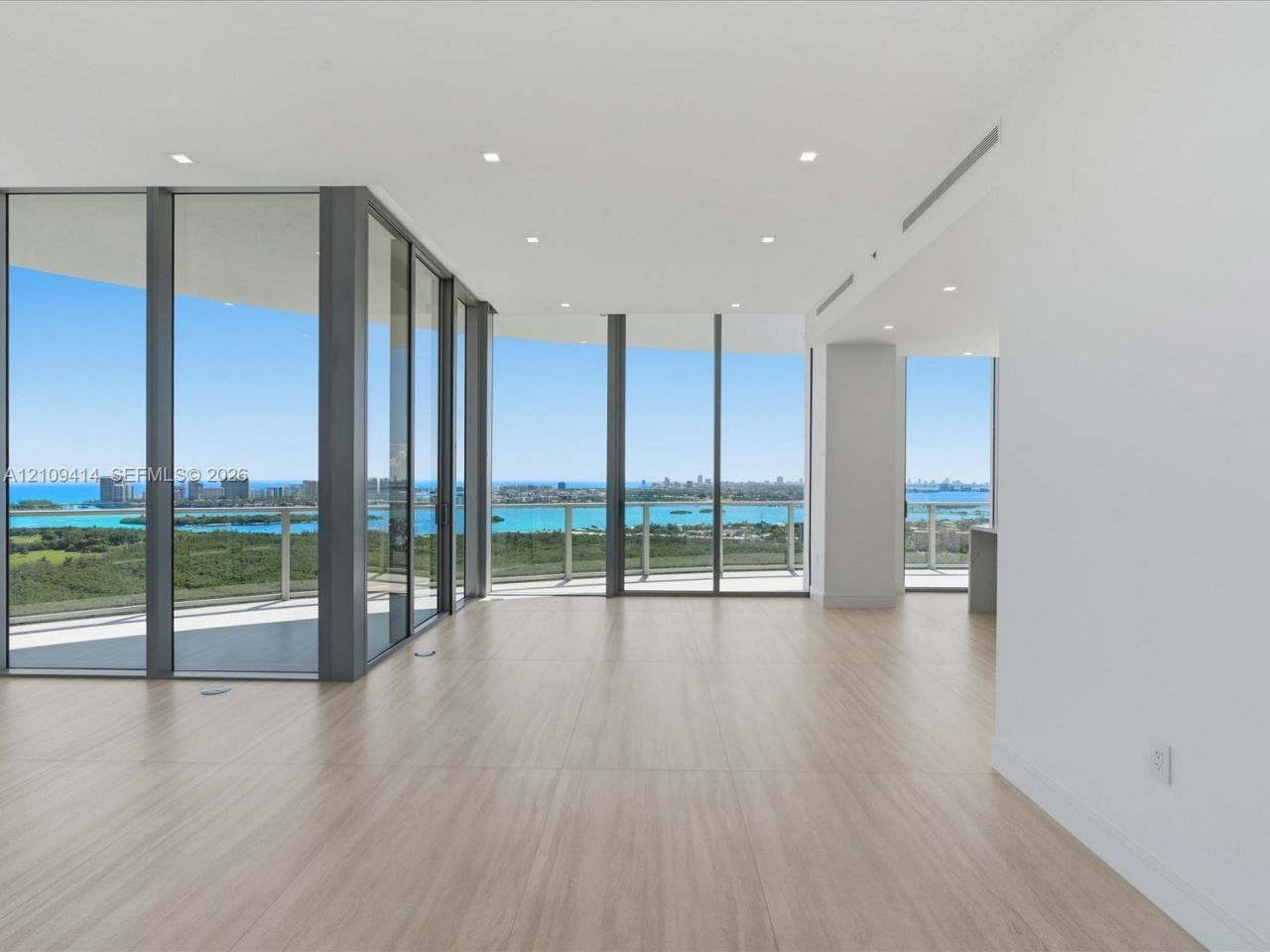 2411 Laguna Circle , Unit 3101, North Miami, FL 33181 Photo
