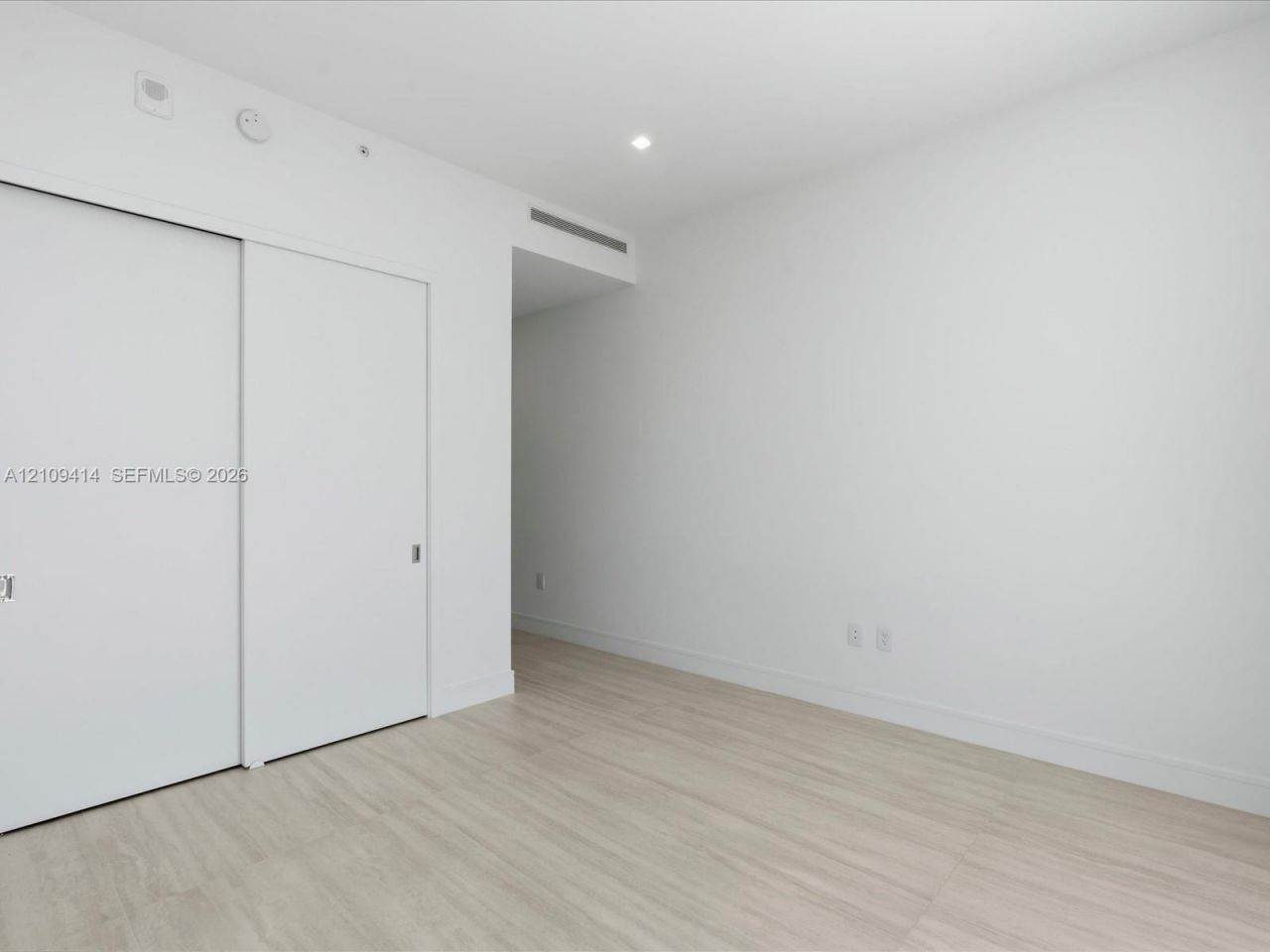 2411 Laguna Circle , Unit 3101, North Miami, FL 33181 Photo