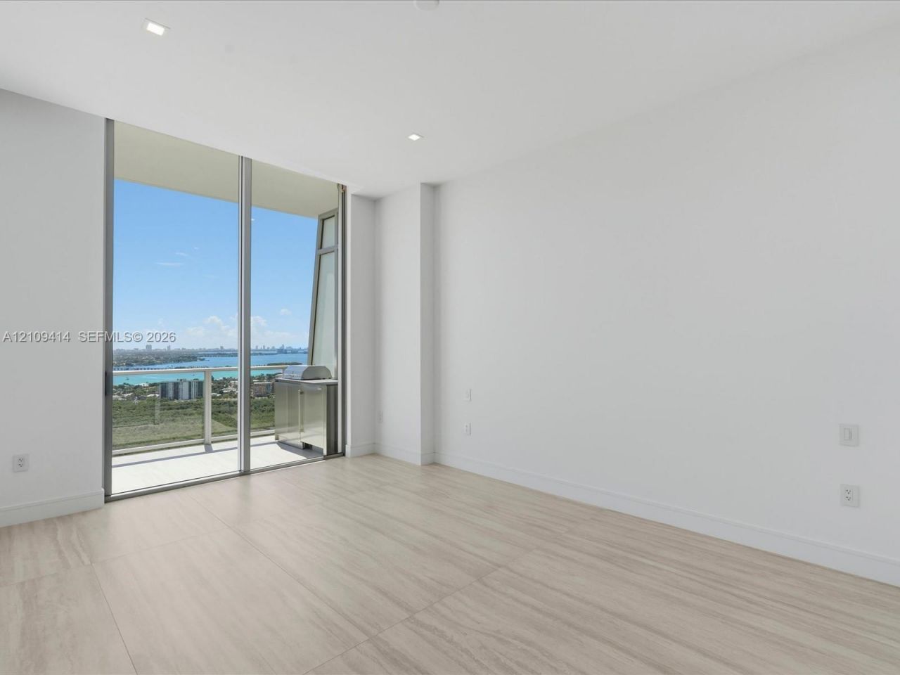 2411 Laguna Circle , Unit 3101, North Miami, FL 33181 Photo