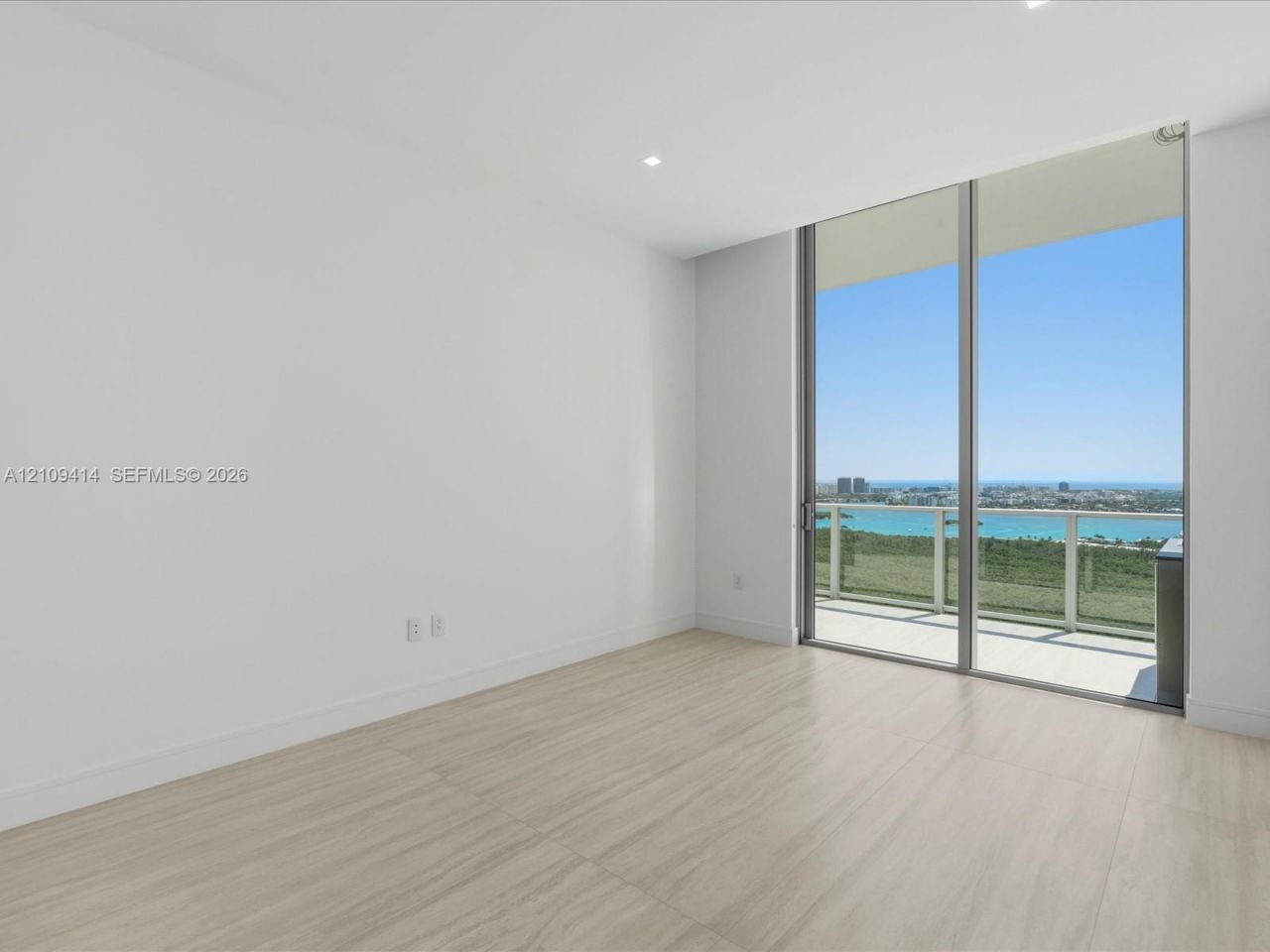 2411 Laguna Circle , Unit 3101, North Miami, FL 33181 Photo