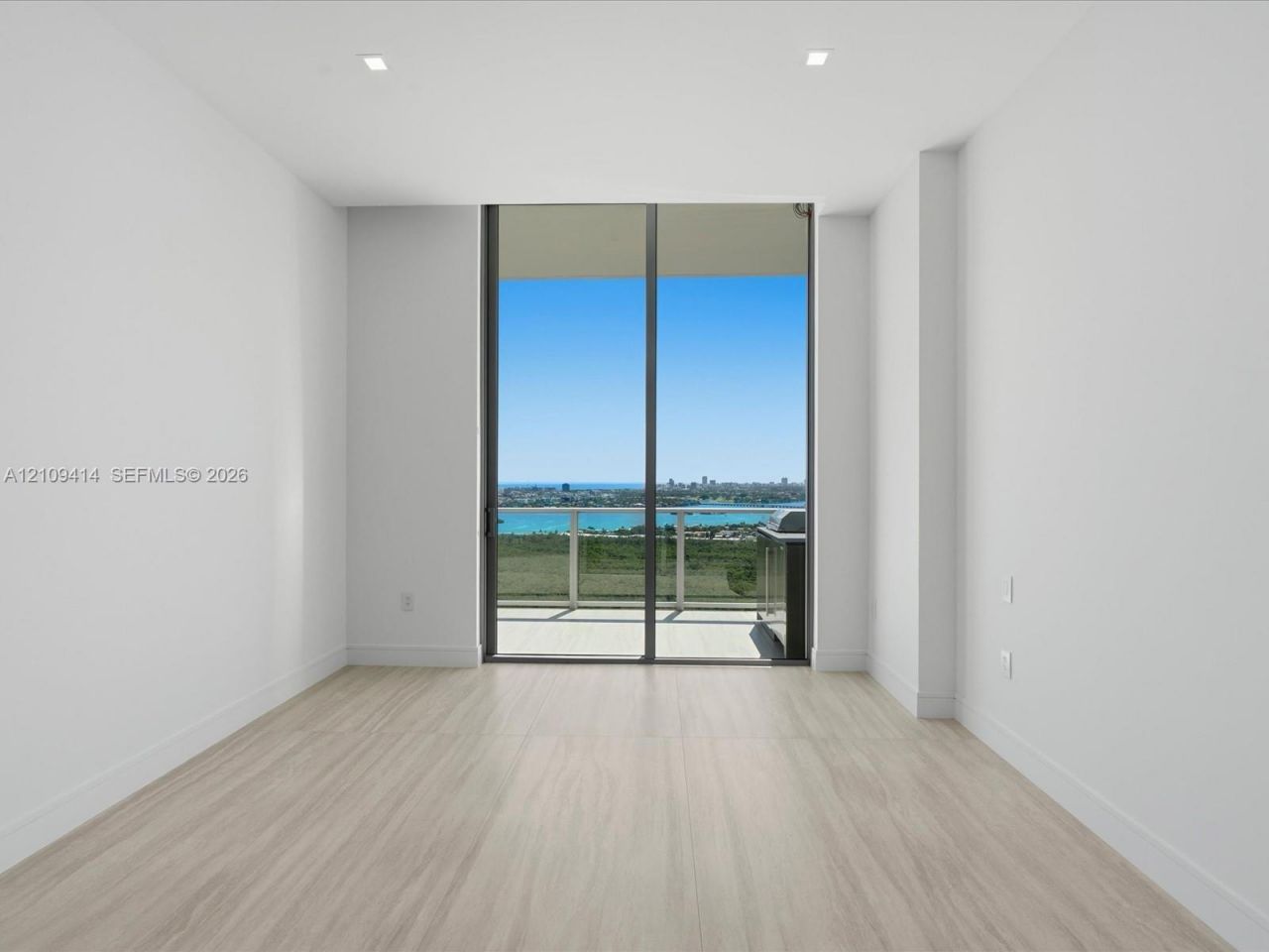 2411 Laguna Circle , Unit 3101, North Miami, FL 33181 Photo