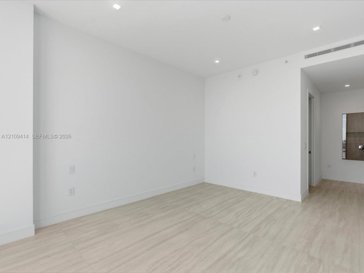 2411 Laguna Circle , Unit 3101, North Miami, FL 33181 Photo