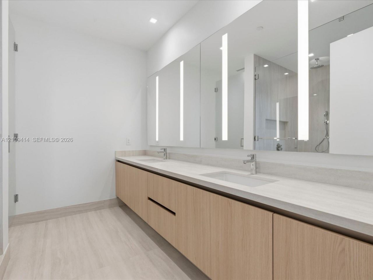 2411 Laguna Circle , Unit 3101, North Miami, FL 33181 Photo
