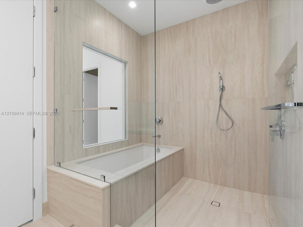 2411 Laguna Circle , Unit 3101, North Miami, FL 33181 Photo