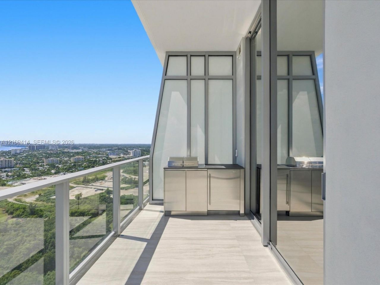 2411 Laguna Circle , Unit 3101, North Miami, FL 33181 Photo