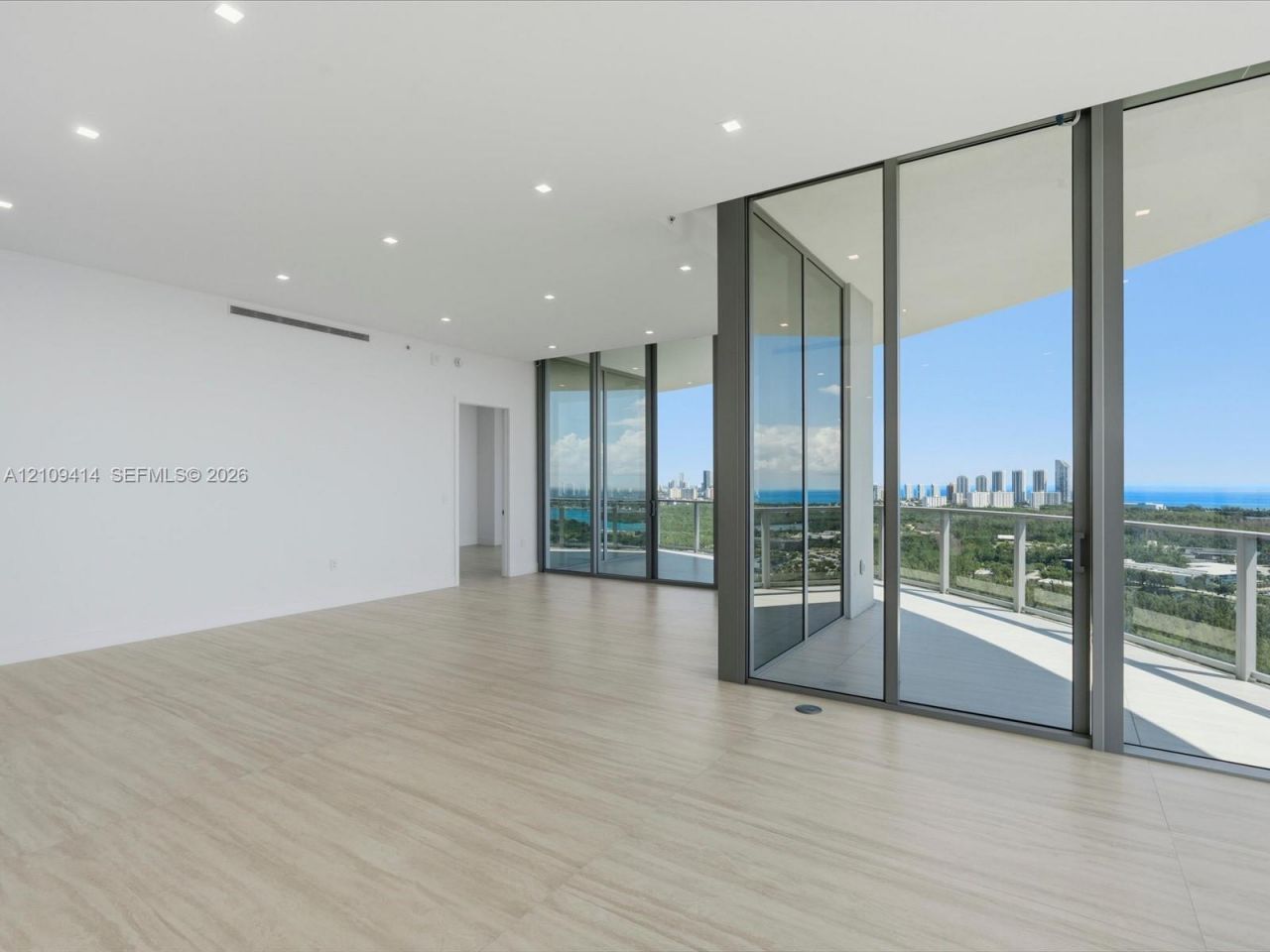 2411 Laguna Circle , Unit 3101, North Miami, FL 33181 Photo