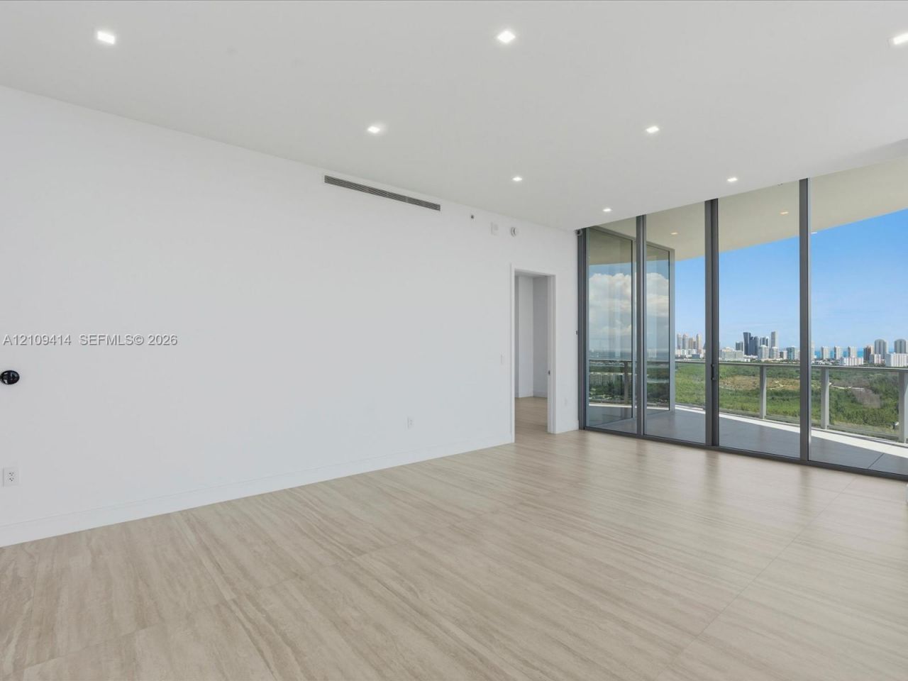2411 Laguna Circle , Unit 3101, North Miami, FL 33181 Photo