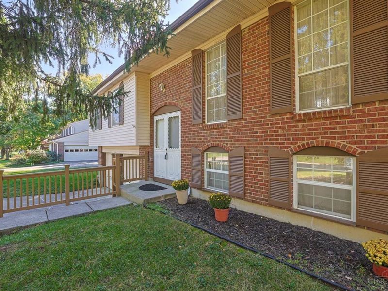 7907 Kingsgate, West Chester, OH 45069 Photo 2
