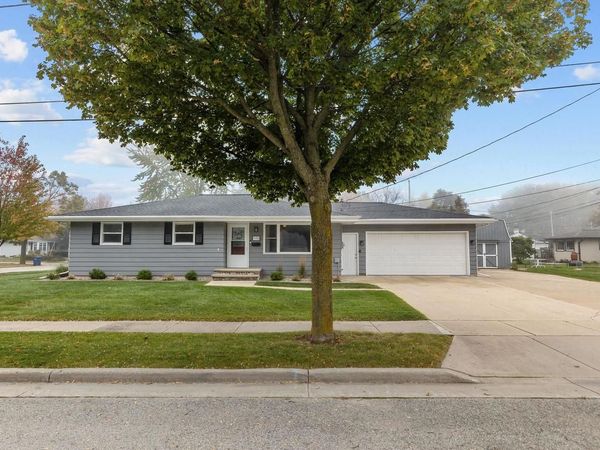 115 DANIEL COURT, Combined Locks, WI 54113