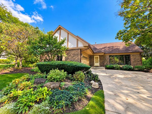 3 Alexandria Drive , Vernon Hills, IL 60061