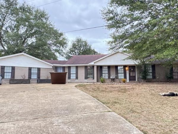 215 Clingan Ln., Pontotoc, MS 38863