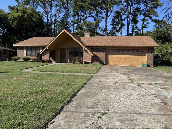 1784 Rollingwood Dr., Tupelo, MS 38801
