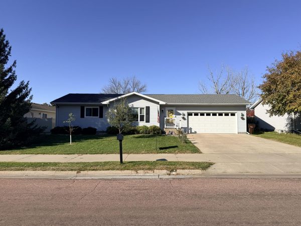  1705 N Minnesota St, Mitchell, SD 57301