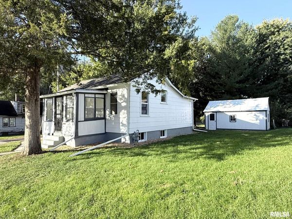 186 OHIO Avenue, Galesburg, IL 61401
