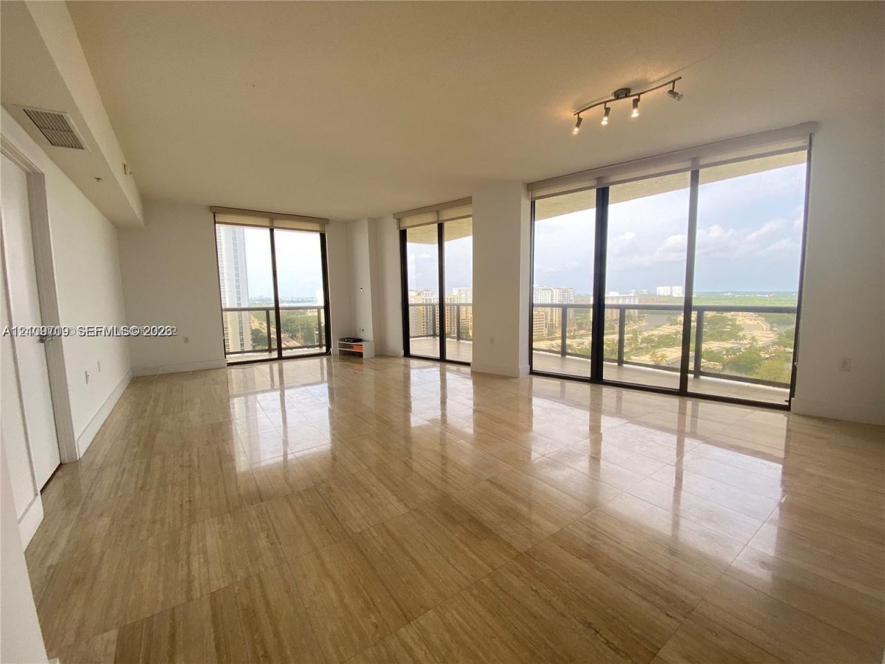 16275 Collins Ave, Unit 1704, Sunny Isles Beach, FL 33160 Photo