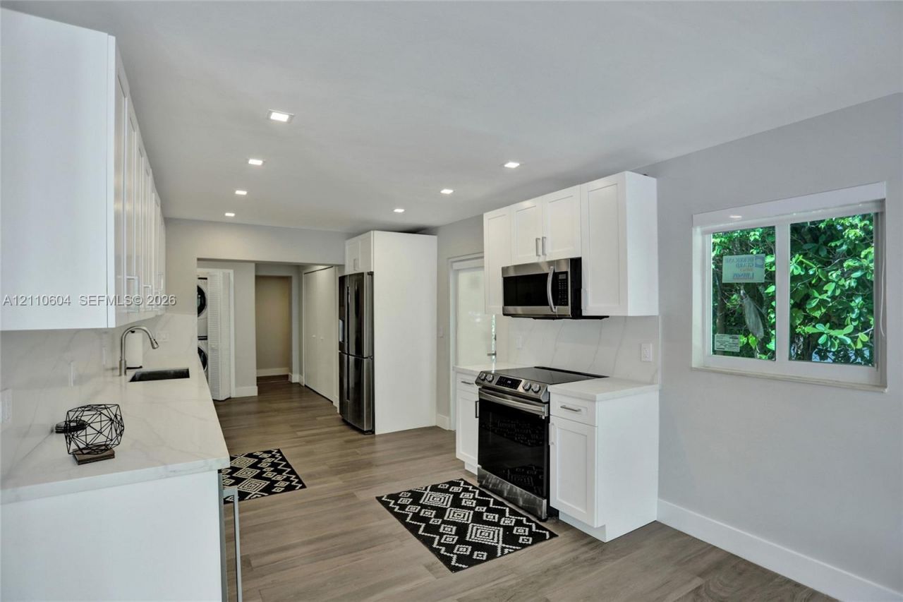 2055 Alamanda Dr , North Miami, FL 33181 Photo