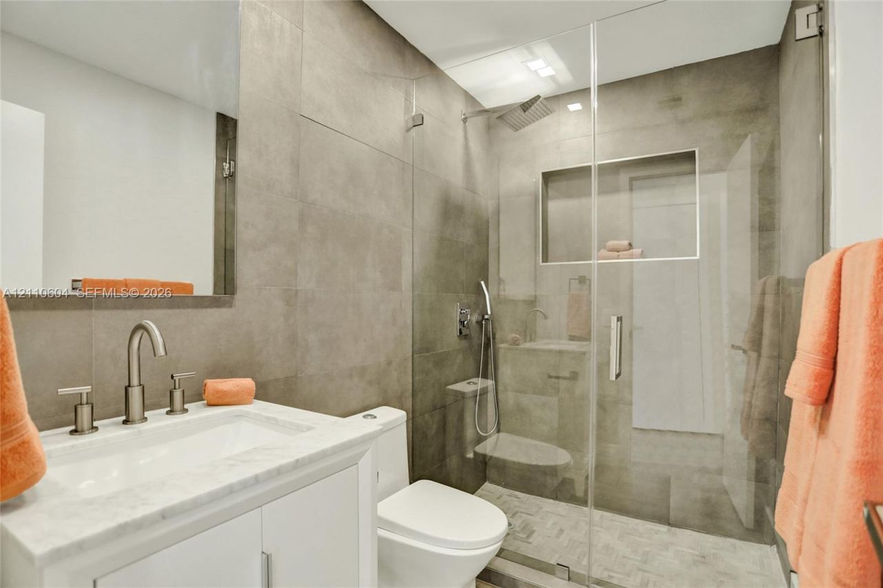 2055 Alamanda Dr , North Miami, FL 33181 Photo