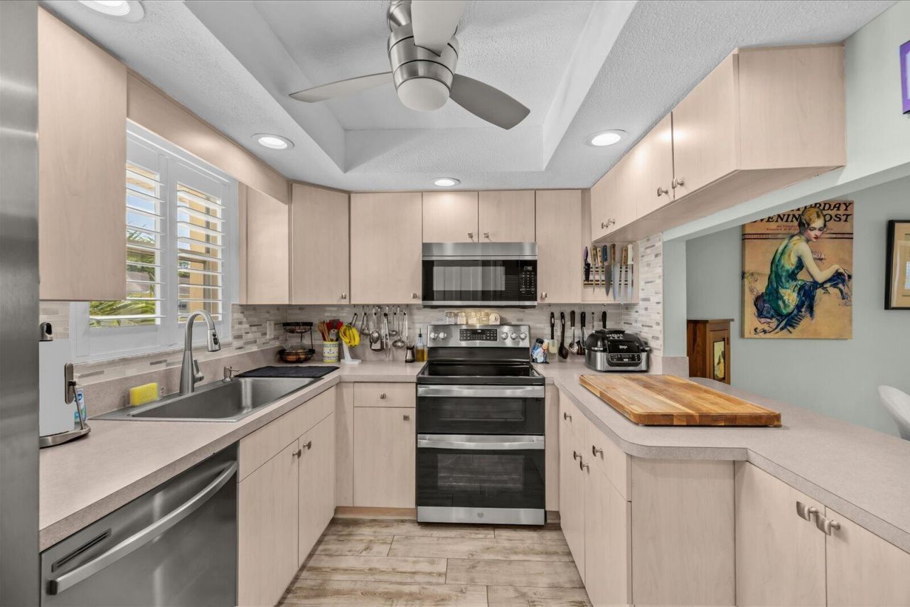 2950 SE Ocean Boulevard, Stuart, FL 34996 Photo