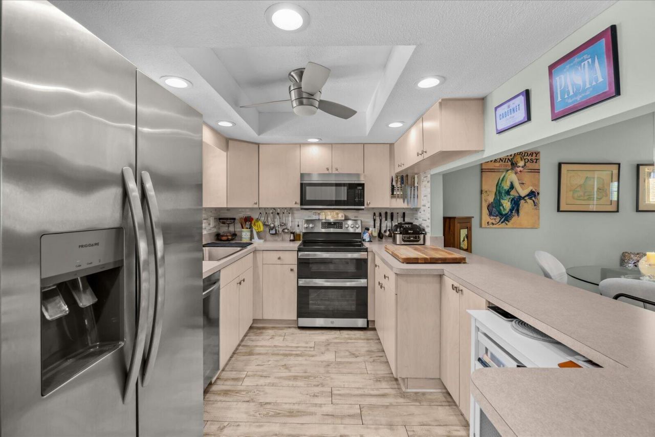 2950 SE Ocean Boulevard, Stuart, FL 34996 Photo