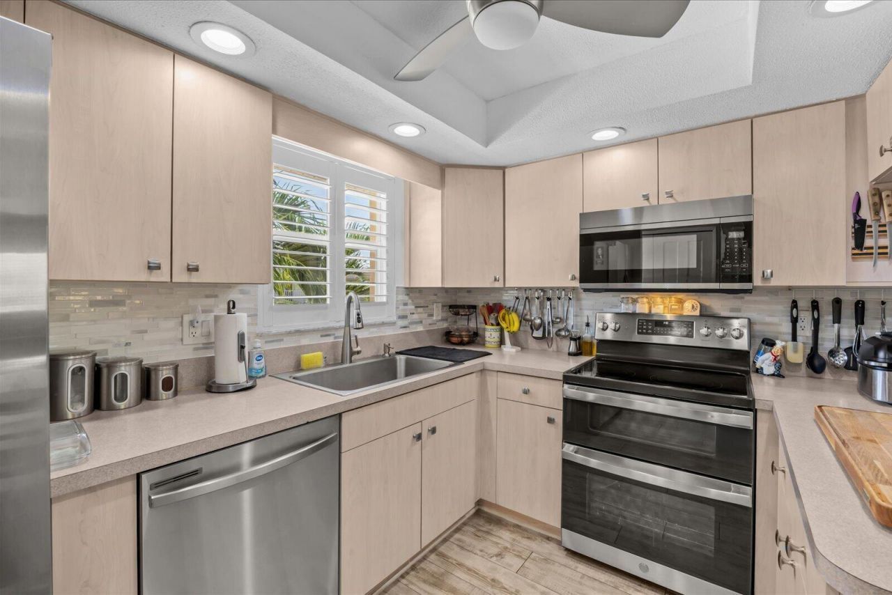2950 SE Ocean Boulevard, Stuart, FL 34996 Photo