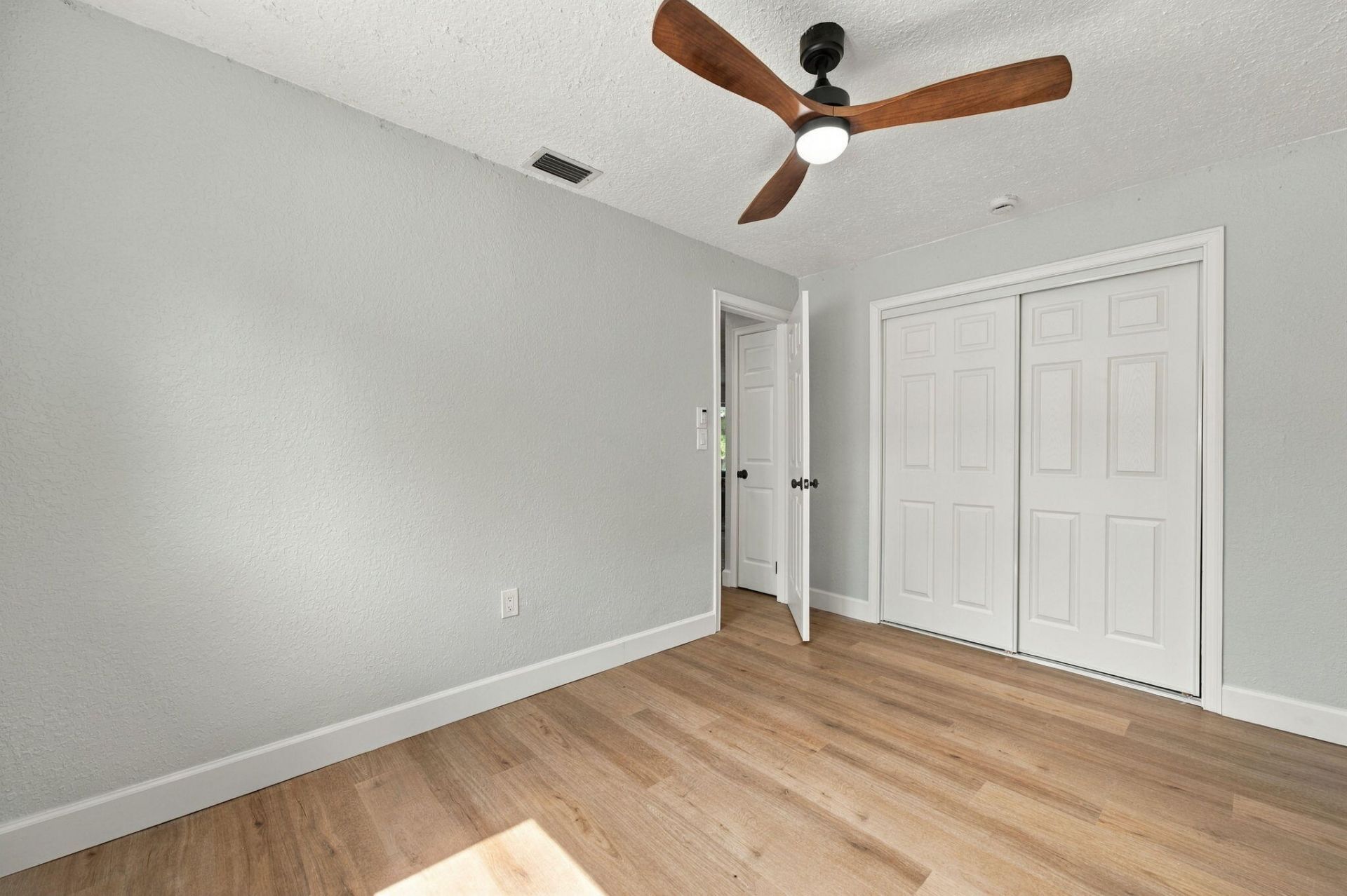 2400 NW 85th Avenue, Sunrise, FL 33322 Photo