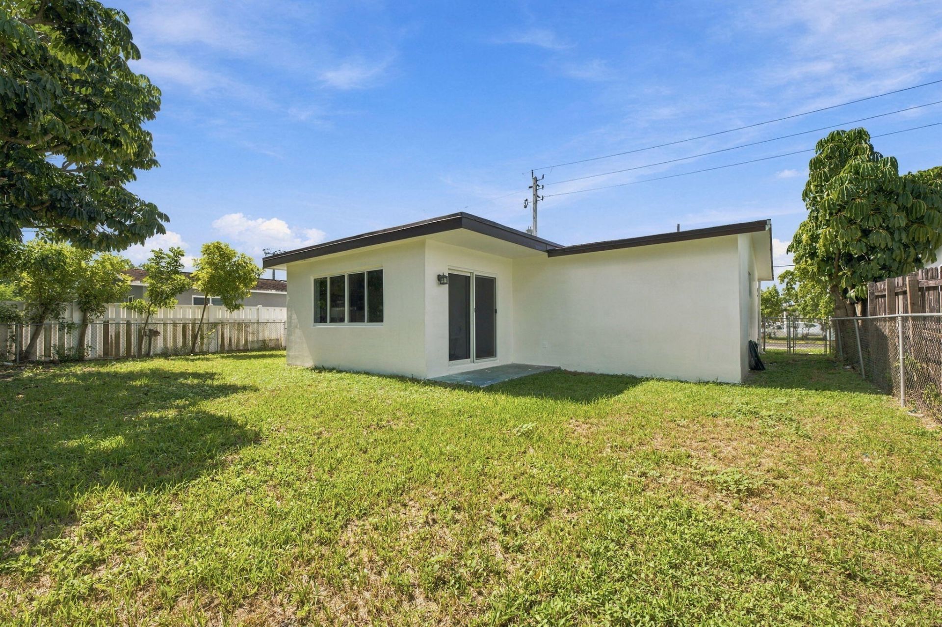 2400 NW 85th Avenue, Sunrise, FL 33322 Photo