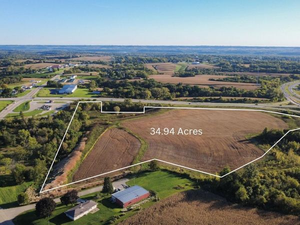 527 Badger Road, Hazel Green, WI 53811