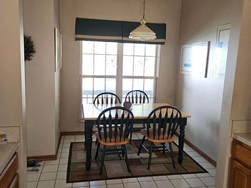 6405 Upper Lake Circle, Westerville, OH 43082 Photo 3