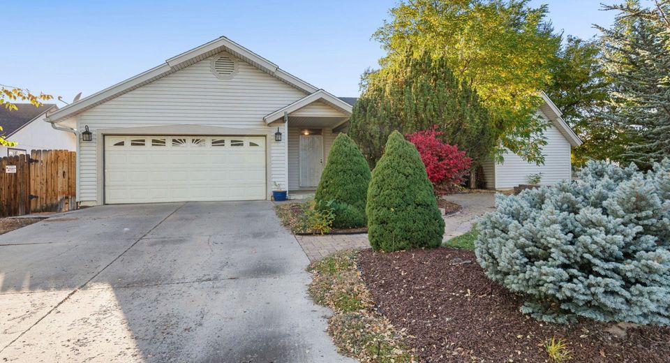 194 White Rose Drive, Sparks, NV 89441 Photo