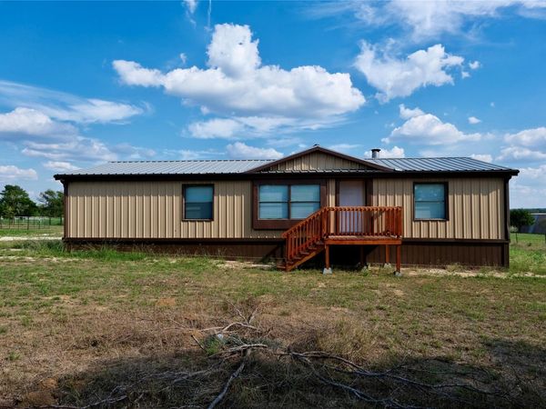 1863 Fm 1704 RD, Elgin, TX 78621
