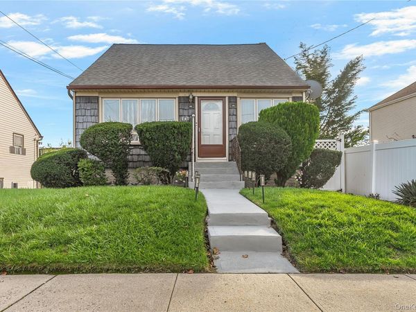142 Washington Avenue , Valley Stream, NY 11580
