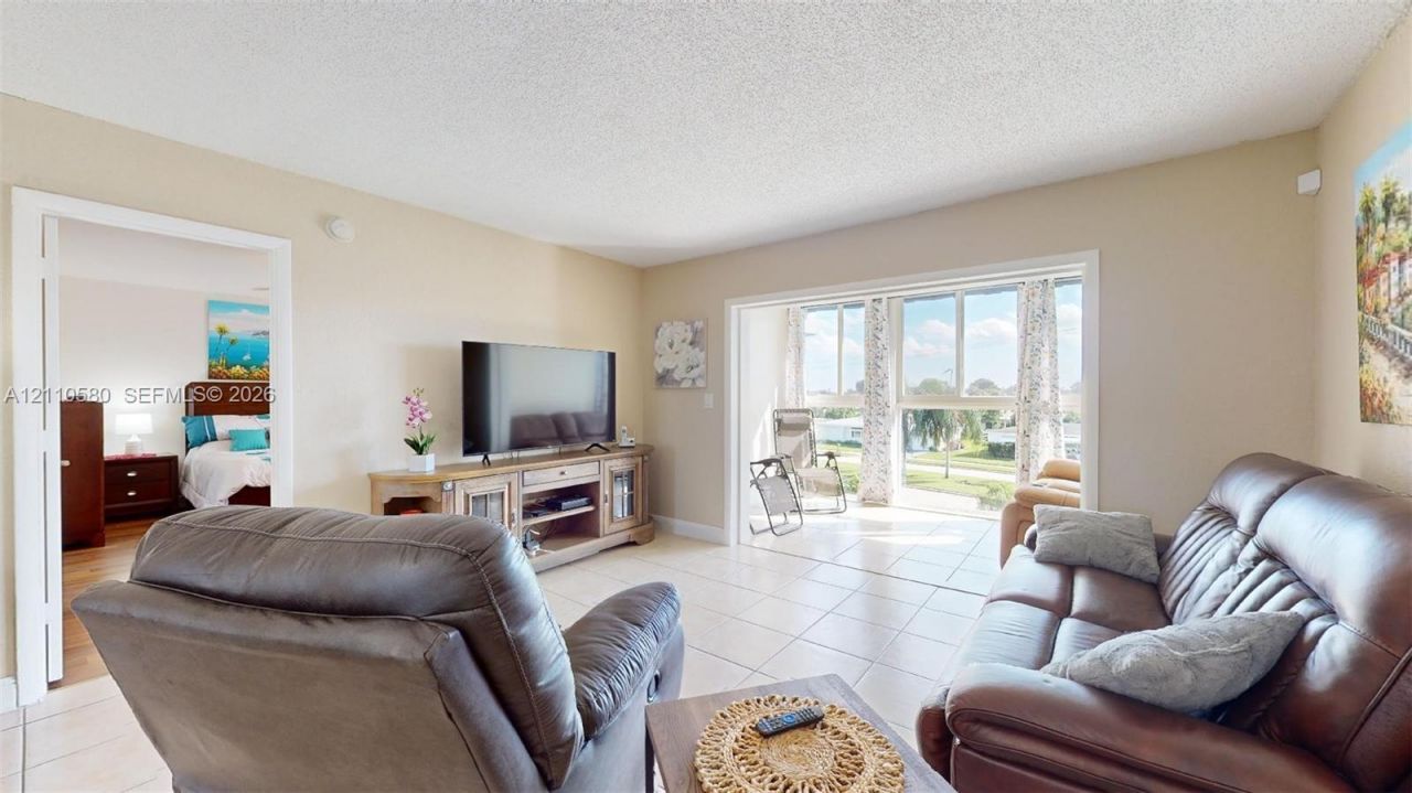 7877 Golf Cir Dr , Unit 304, Margate, FL 33063 Photo