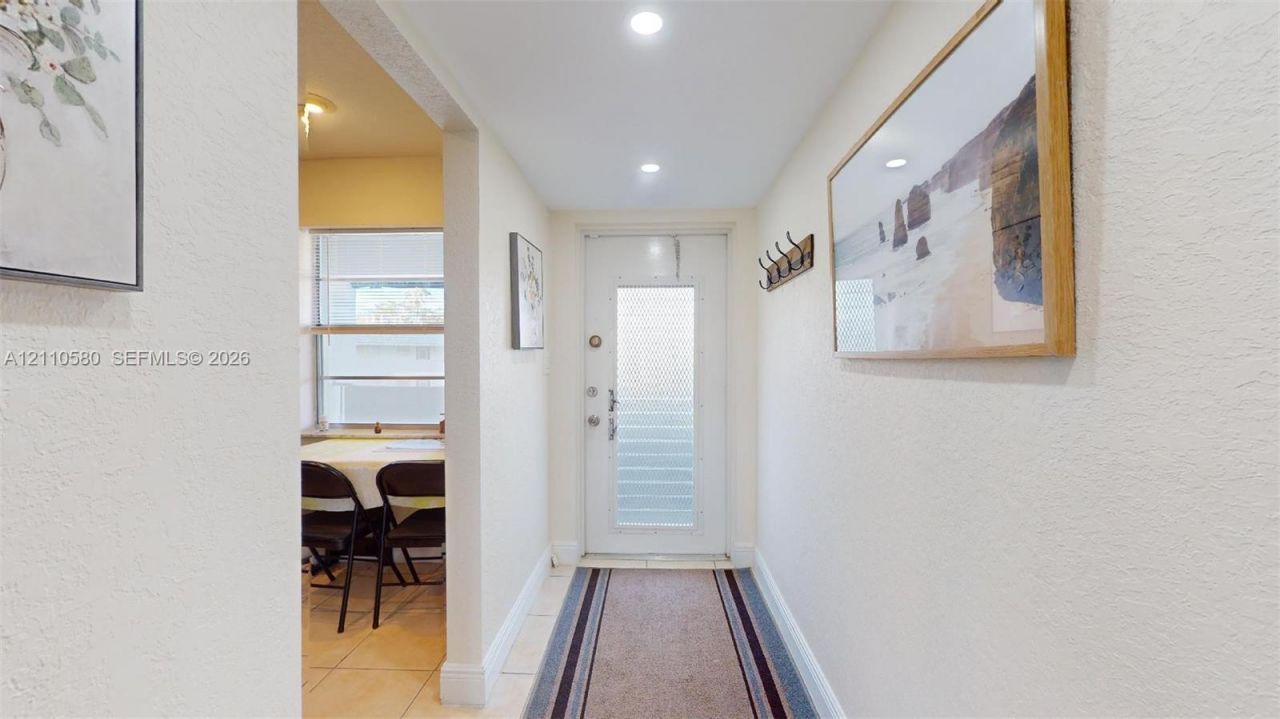 7877 Golf Cir Dr , Unit 304, Margate, FL 33063 Photo