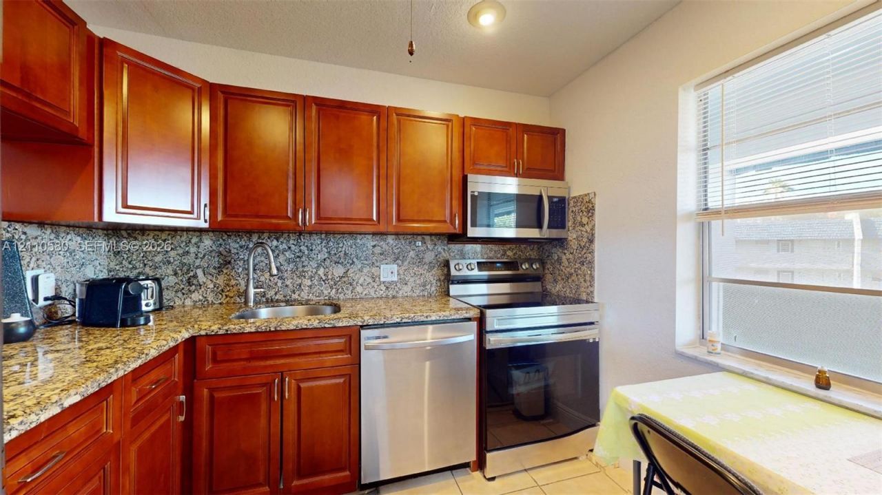 7877 Golf Cir Dr , Unit 304, Margate, FL 33063 Photo
