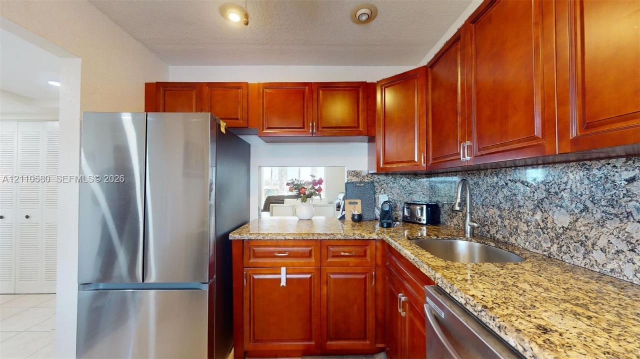 7877 Golf Cir Dr , Unit 304, Margate, FL 33063 Photo