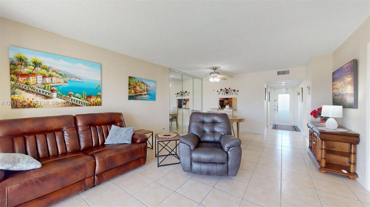 7877 Golf Cir Dr , Unit 304, Margate, FL 33063 Photo