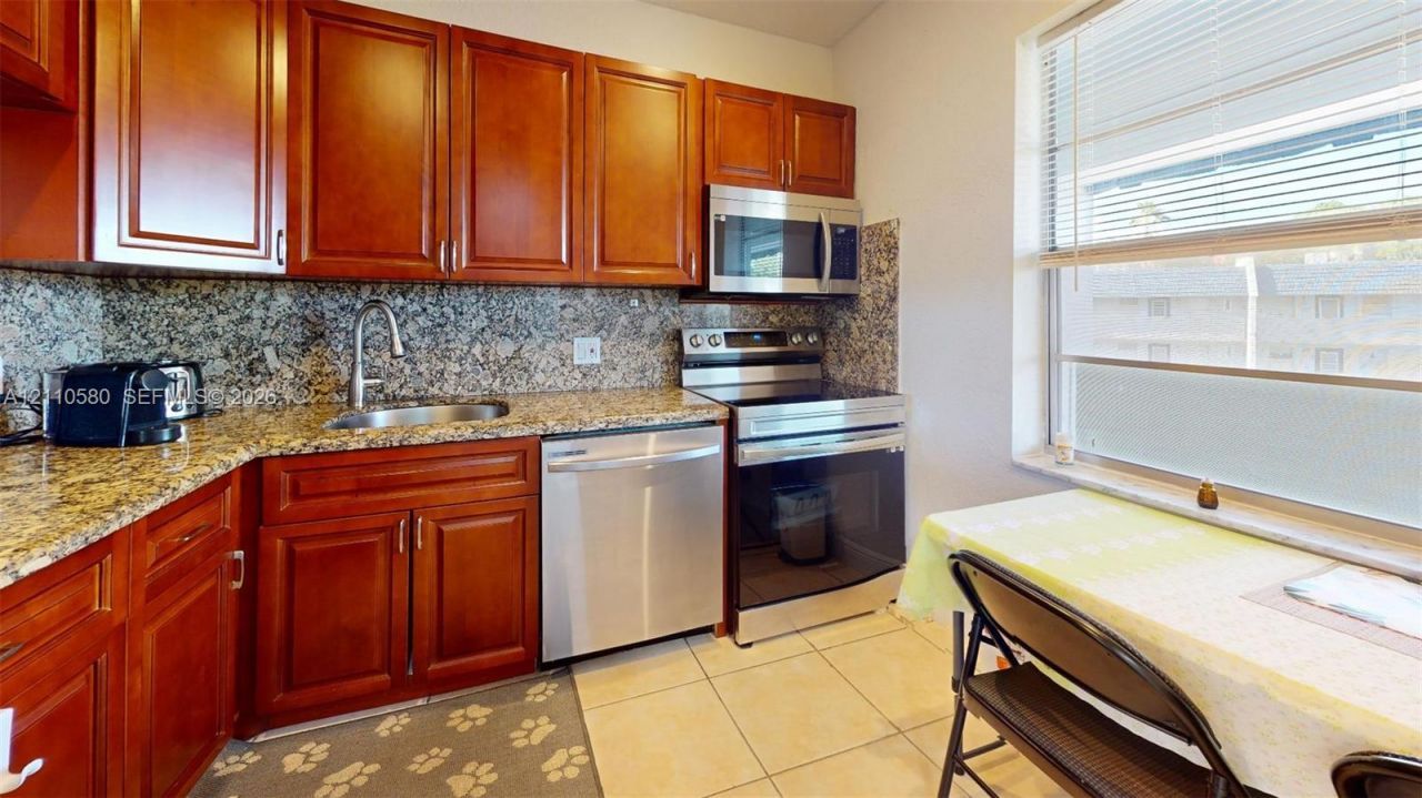 7877 Golf Cir Dr , Unit 304, Margate, FL 33063 Photo