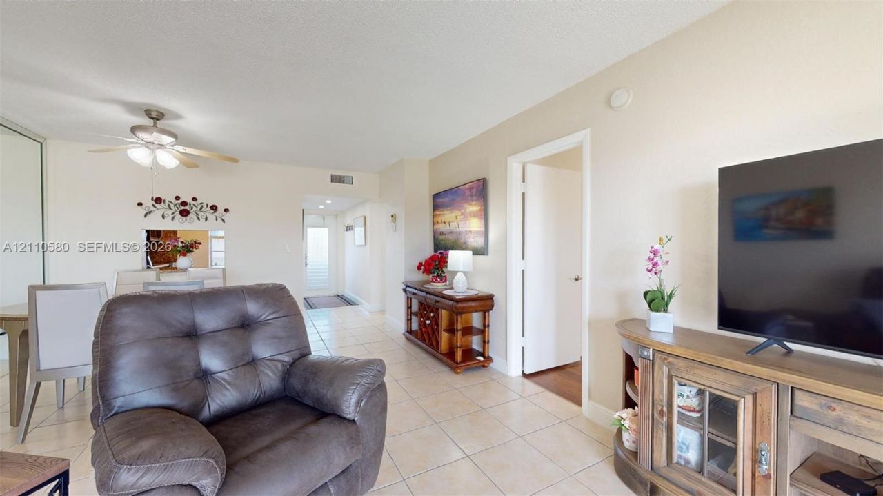 7877 Golf Cir Dr , Unit 304, Margate, FL 33063 Photo