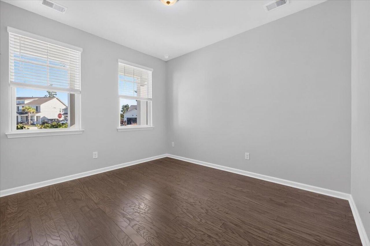106 Nevil Court Photo 28
