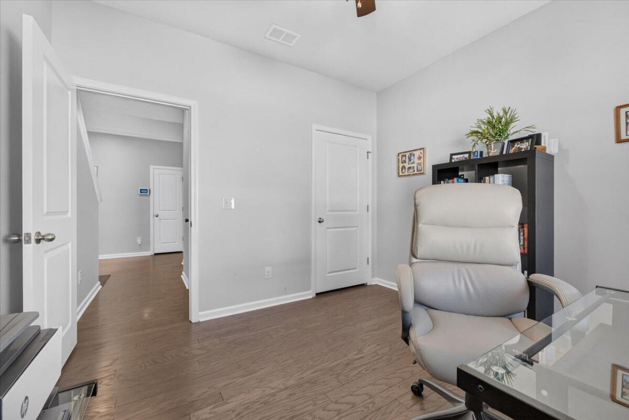 106 Nevil Court Photo 33