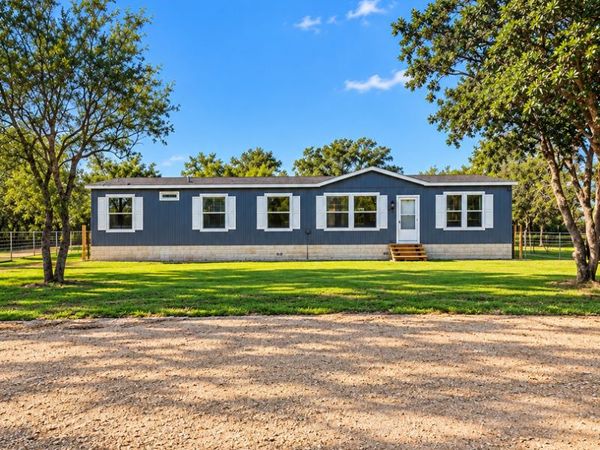 99 GONZALES LN, La Vernia, TX 78121
