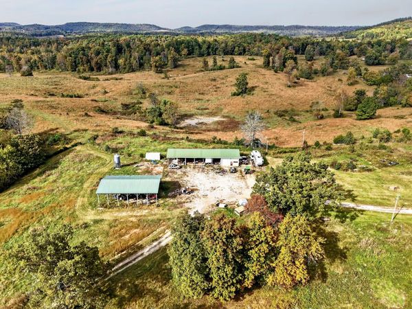 1202 Hilham Hwy, Livingston, TN 38570