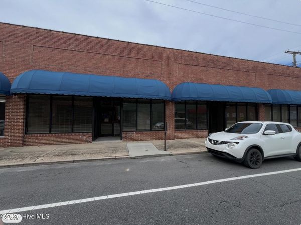 100 W Elizabeth Street, Clinton, NC 28328