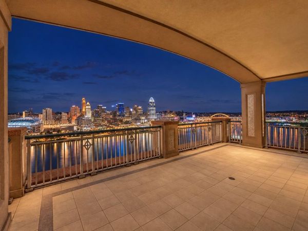100 W Rivercenter Boulevard, Unit 2A, Covington, KY 41011