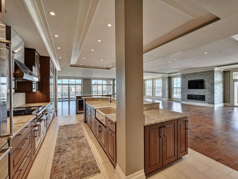 100 W Rivercenter Boulevard, Unit 2A, Covington, KY 41011 Photo 10